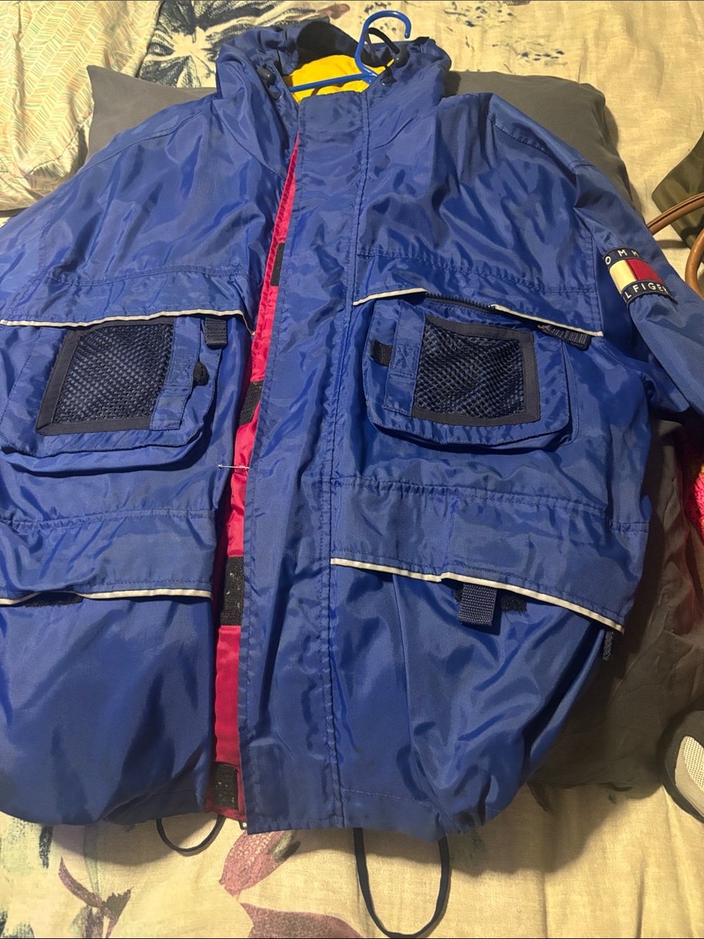 Tommy Hilfiger Men’s Royal Blue Hooded Puffer Jacket with Red Lining